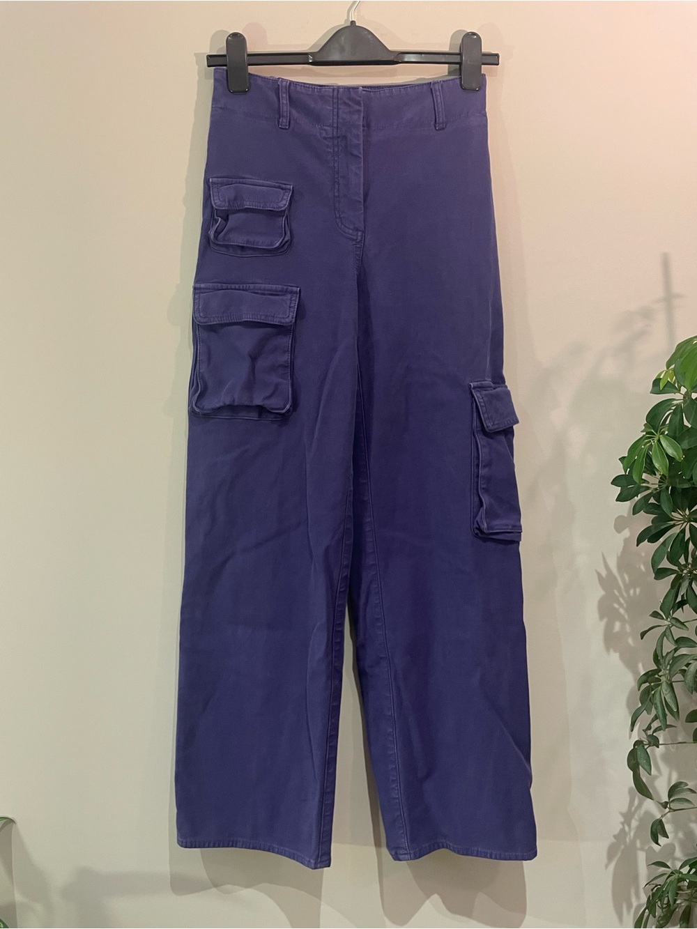 WILFRED Wide-Leg Cargo Pants in Deep Purple